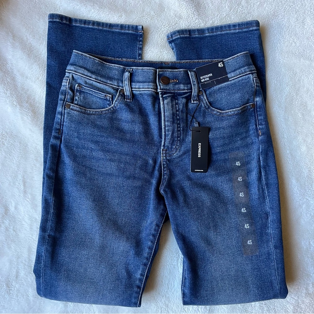 Express Mid Rise Medium Wash Skyscraper Jeans - Picture 9 of 14